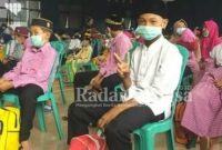 Anak Yatim sedang antri akan menerima santunan dari PT.ACA Malang yang setiap Jelang Idhul Fitri selalu rutin memberikan pada anak yatim di wilayah Malang [ist]