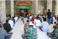Kodim 0820/Probolinggo, beserta masyarakat sekitar Kota Probolinggo, panjatkan doa untuk keselamatan KRI 402 beserta sejumlah awaknya. Jum’at, (23/4/2021) [IST]