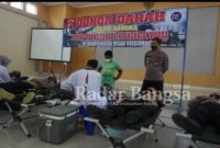 Personel Polres Purbalingga ikut berpartisipasi dalam donor darah yang diselenggarakan oleh Lanud Jenderal Besar Soedirman Purbalingga [hms]