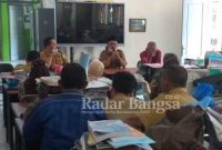 Pembinaan oleh Tim Adiwiyata DLH Sampang kepada Satuan Pendidikan SMAN 3 Sampang [IST]