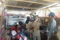 Satpol PP Sampang sisir Warung tanpa tirai yang buka siang hari [Her/RadarBangsa.co.id]