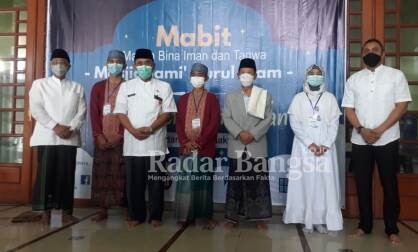 Ketua MUI Jateng, Bersama Tamu Undangan dan Perwakilan Peserta Pose Bersama Usai Pembukaan [ist]