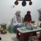 Walikota Metro Wahdi Saat Mengunjungi Ibunda Kolonel Laut Anumerta Heri Oktavian di Bulan Suci Ramadhan [IST]