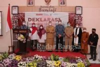Deklarasi Desa Damai Gunungsari dihadiri Walikota Batu Dewanti Rumpo, Kades Gunungsari, Dirut Wahid Faoundation (Senin,31/5)
