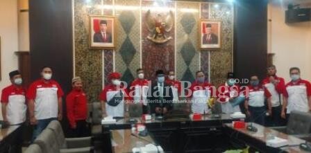 LSM LIRA se Jatim Menghadiri audensi di Gedung DPRD Jatim, Menuntut Anggota DPRD Untuk Menggunakan Hak Anket atas dugaan berat Pelanggaran Prokes Gubernur Jatim Khofifah.[ist]