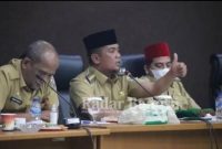 Bupati Pelalawan H.Zukri Saat memimpin pelaksanaan coffe morning awal masuk kerja pasca libur idul fitri 1442H/2021 M bertempat di auditorium Kantor Bupati Lantai III  [hms]