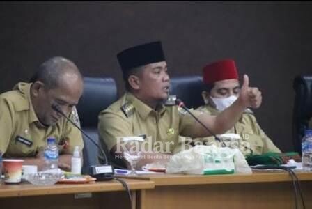 Bupati Pelalawan H.Zukri Saat memimpin pelaksanaan coffe morning awal masuk kerja pasca libur idul fitri 1442H/2021 M bertempat di auditorium Kantor Bupati Lantai III  [hms]