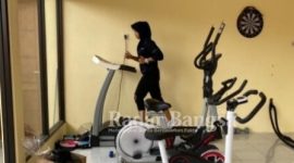 Vina Istyanah Pesilat PON PAPUA XX Kontongen Jawa Timur asal Sampang sedang berlatih fisik disalah satu GYM yang ada di Sampang [ist]