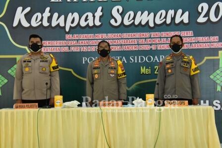 Kapolres Sidoarjo Kombespol Sumardji, SH ketika Pimpin Latpraops Ketupat Senaru 2021 [ist]