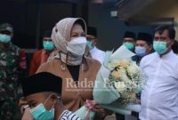 Wakikota Batu Dewanti Rumpoko, resmikan Hunian sementara (Huntara) warga yang terkena musibah tanah Longsor di dusun Brau desa Gunungsari Kecamatan Bumiaji Kota Batu. [ist]