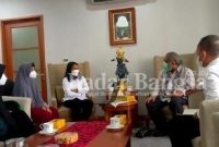 Pertemuan yang penuh akrab itu, diakhiri dengan peluk cium dan photo bersama ibu Menteri [ist]