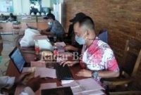 Bapenda dan Ban Jatim Capem Kota Batu,menjemput bola pada masyarakat desa Pendem, dalam melayani Pembayaran pajak khusus PBB di Pendopo Kantor Desa Pendem