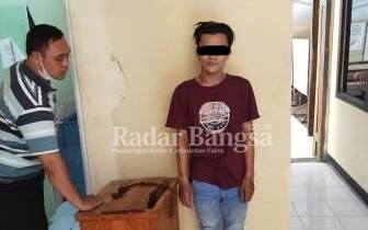 Pelaku pencurian kotak amal bersama barang bukti diamankan di Mapolsek Sugio.(Ist)