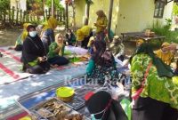 Kegiatan Halal Bihalal dan Praktek Tumpeng Nasi dan Kue Mini dari Paguyuban Mamin Sekkar Pote Sampang