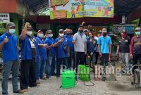 Kades Bondan Wijokangko bersama para Kader NasDem dan warga Desa Kerkep sebelum melaksanakan penyemprotan Disinfektan