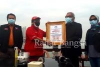Tim Advokasi dan Litigasi KOMNAS Perindungan Anak bersama Pengacara Kondang Hotman Paris Hutapea di Jakarta.