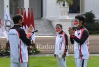 Presiden Joko Widodo secara resmi melepas kontingen Indonesia yang akan berlaga di ajang Olimpiade Tokyo tahun 2021. Acara pelepasan dilakukan di halaman Istana Merdeka, Jakarta, pada Kamis, 8 Juli 2021