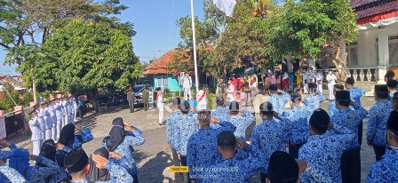 Camat Kecamatan Cidaun Kabupaten Cianjur Provinsi Jawa Barat Herlan Iskandar. S.IP bertindak sebagai Inspektur Upacara memperingati HUT RI ke-76 tahun 2021