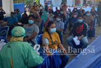 Warga antusias mengantri untuk mengikuti program Vaksinasi yang dilaksanakan oleh Satgas NasDem Peduli Kabupaten Kediri