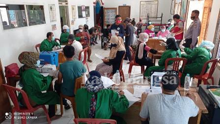 Penyelenggaraan vaksinasi di desa Jayapura, Kecamatan Cidaun, Kabupaten Cianjur, Provinsi Jawa Barat