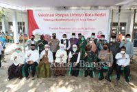 
Foto : Forkopimda Jatim mengecek vaksinasi di Ponpes Lirboyo Kediri