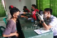 Kegiatan acara vaksinasi tahap kedua kepada 1.470 orang peserta vaksinasi di Makodim 0812 Lamongan, Kamis (19/08/2021).