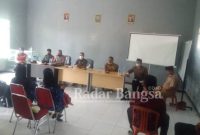 Tim Satuan Gugus Tugas (SATGAS) Covid-19 Kecamatan Cidaun sedang melaksanakan pembinaan, Sosialisasi, Silaturrahmi, dan Harmonisasi dengan para ulama, tokoh masyarakat, pemuda, tokoh wanita, mengenai pencegahan Covid-19 di desa Karyabakti.
