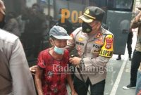  Polres Gianyar menjemput dan mengantarkan lansia untuk vaksinasi