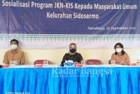  Anggota Komisi IX DPR RI, Lucy Kurniasari mensosialisasikan program JKN-KIS di Sidosermo, Surabaya