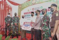 Peninjauan Kasrem 084/BJ dan Forkopimda Surabaya terhadap vaksinasi di Ponpes Sunan Kalijogo