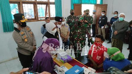 Pengecekan Forkopimda Jatim pada pelaksanaan vaksinasi di kampus IAI Al Qolam Malang