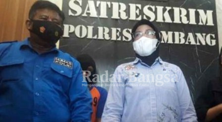 Tersangka HRS yang tega menyetubuhi dua putrinya sendiri, saat dirilis Unit PPA Satreskrim Polres Jombang.