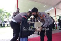 Giat Polda Jatim di Ponorogo memberikan bansos kepada 7.044 anak yatim piatu korban Covid-19