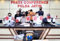  Konferensi pers Polda Jatim terkait pengungkapan kasus pasangan kekasih pengedar narkotika jenis sabu dan extacy