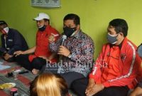 Wasek DPC PDIP Kota Surabaya, Achmad Hidayat hadir di RW 01 Genting, Kalianak, Asemrowo dalam acara Serah Terima PIP