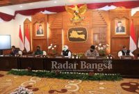  Konferensi Pers Forkopimda Jawa Timur di gedung negara Grahadi, Surabaya