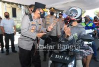 Peninjauan Kapolda Jatim, Irjen Pol Nico Afinta para vaksinasi drive thru Polres Pelabuhan Tanjung Perak Surabaya