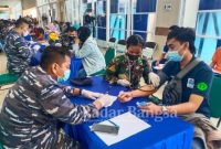Gelaran Serbuan Vaksin TNI AL Kodiklatal untuk masyarakat maritim di Tanjung Perak, Surabaya