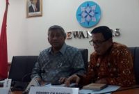 (Kanan) Ketua Dewan Pers Muhammad Nuh (Kiri) Wakil Ketua Dewan Pers Henri Ch. Bangun 