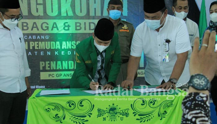 Gus Rismi melakukan penandatanganan MoU dengan BPJS Ketenagakerjaan