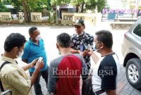 Ketua Komisi C Dewan Perwakilan Rakyat Daerah (DPRD) Kabupaten Lamongan M Burhanuddin. saat di wawancarai awak media  Rabu (13/10/2021)
