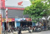 Kantor dealer Eka Karunia Motor di Jl. Sunan Drajat No.12, demangan, Sidoharjo, Kec. Lamongan, Kabupaten Lamongan, Jawa Timur 62214. Jum'at (29/10/2021)