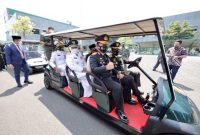  Forkopimda Jatim dalam satu mobil untuk menyapa warga yang sedang vaksinasi di Kodam V/Brawijaya