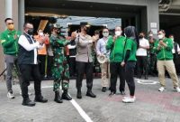  Pengecekan Forkopimda Jatim pada atlet PON kontingen Jatim di tempat karantina usai dari Papua