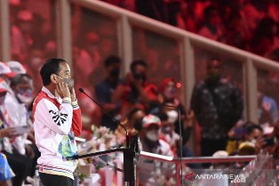 Presiden Joko Widodo bersiap memberikan sambutan sekaligus membuka secara resmi PON Papua di Stadion Lukas Enembe, Kompleks Olahraga Kampung Harapan, Distrik Sentani Timur, Kabupaten Jayapura, Papua, Sabtu (2/10/2021). ANTARA FOTO/Nova Wahyudi/wsj.