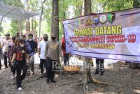 Kapolres Lamongan AKBP Miko Indrayana, S.I.K., bersama pengelola G-Park, Ketua MPC.PP, Adm Perhutani KPH Mojokerto, dan Ormas pemuda Pancasila, Sabtu (2/10/2021) meninjau Gebyar vaksinasi di Wisata G-Park