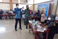 Pelaksanaan serbuan vaksin bersama tim nakes dari UPTD Puskesmas kecamatan Turi Poskes TNI Kodim 0812, Dokpol Polres Lamongan, tim Relawan Desa, SDGs, SPMAA, dan Akper Lamongan