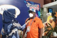 Sekretaris PB PON Papua Sub Klaster Mimika Cessar Avianto Tunya diwawancarai oleh Kementerian Kominfo. (ANTARA/HO/Info Publik)