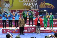 Para peraih medali Atlet Wushu Duilian Putri. Emas - Jawa Timur, Perak - Jambi, Perunggu - Sumatra Utara , Acara berlansung di GOR Hiad Sai Trikora Merauke, PON XX Papua. Minggu (03/10/2021) ( Foto : PB PON XX PAPUA / Yulius Rianto Gozali )