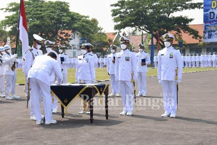  Upacara Militer Prasetya Perwira di Lapangan Laut Maluku Kodiklatal, Bumimoro, Surabaya